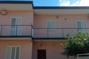 Casa con giardino e terreno