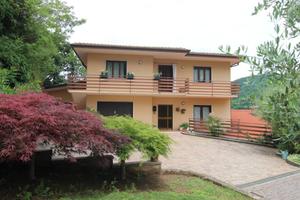 Villa di 310 m² con 4 locali e box auto doppio a C