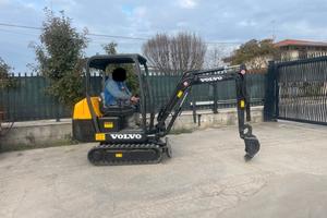 E232 - Mini escavatore 15 q.li Volvo EC15