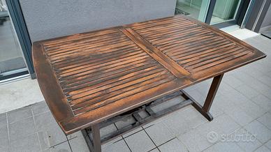 Tavolo da esterno allungabile in legno BALAU