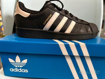 Adidas super star nere