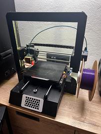 Lotto di moltissimi componenti per stampante 3d