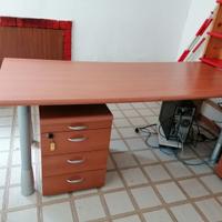 Scrivania e cassettiera