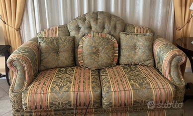 Coppia di divani 2 posti in tessuto-Stile Classico