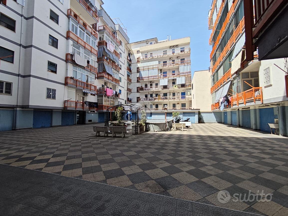 5 LOCALI A CASTELLAMMARE DI STABIA - Vista 2