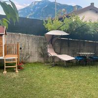 Elegante Trilocale con Giardino, Garage e Cantina