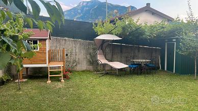 Elegante Trilocale con Giardino, Garage e Cantina