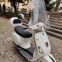 Vespa LX 150 bianca