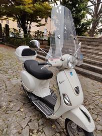 Vespa LX 150 bianca