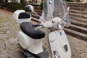 Vespa LX 150 bianca