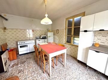 CASA INDIPENDENTE A ESINE