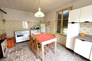 CASA INDIPENDENTE A ESINE