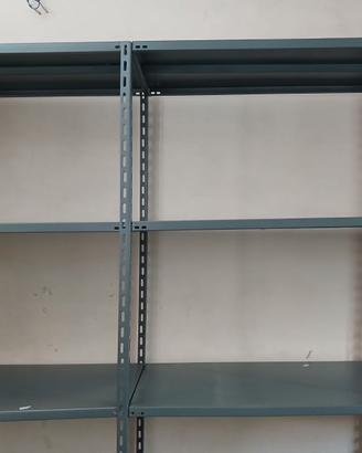 Scaffali metallici ideale per garage, cantine