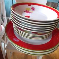 servizio completo piatti e tazzine 