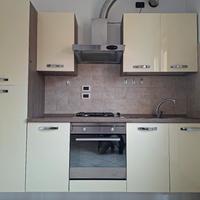  Cucina con elettrodomestici 
