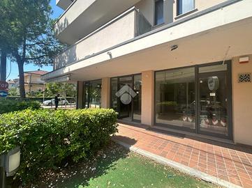 NEGOZIO A RICCIONE