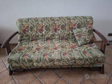 Divano letto con 2 poltrone coordinate in legno