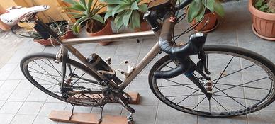 bici titanio e carbonio misura M