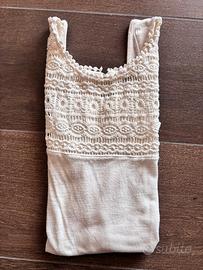 Canotta bianca con decoro