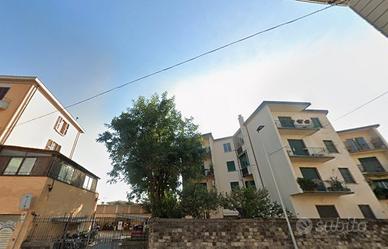 Stanza Singola con balcone e condominio incluso