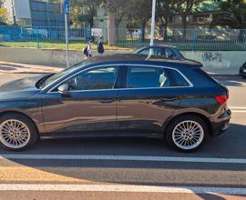 AUDI A3 40 TFSI-e con gancio traino elettrico