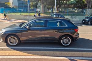 AUDI A3 40 TFSI-e con gancio traino elettrico