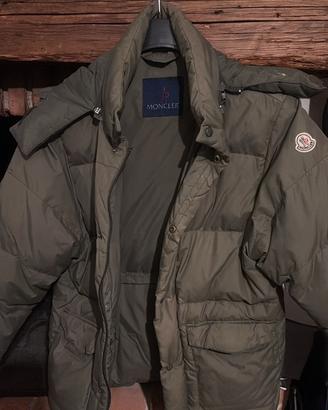 Moncler bimbo