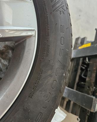 Cerchi originali VW T-Roc con gomme invernali