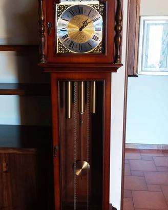 Orologio a pendolo da terra