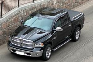 RAM 1500 Laramie Crew Cab
