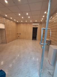 Si loca locale commerciale