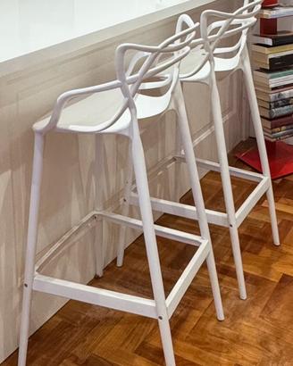 Sgabelli bianchi modello Kartell