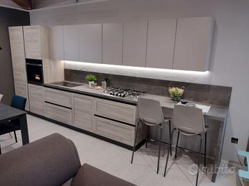 Cucina lineare di esposizione