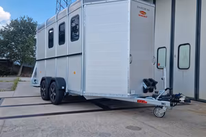 Trailer van trasporto cavalli 4 posti