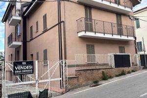 Palazzo / Stabile di 187 m² con più di 5 locali a 