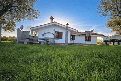 Loc. Ruinas - Villa con depandance e box cavalli