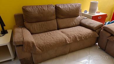 Divano con due relax e divano fisso 