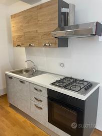 Cucina  moderna nuova mai usata