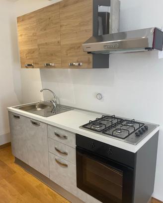 Cucina  moderna nuova mai usata