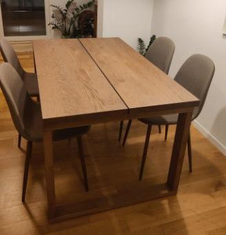 Tavolo in legno (Ikea)