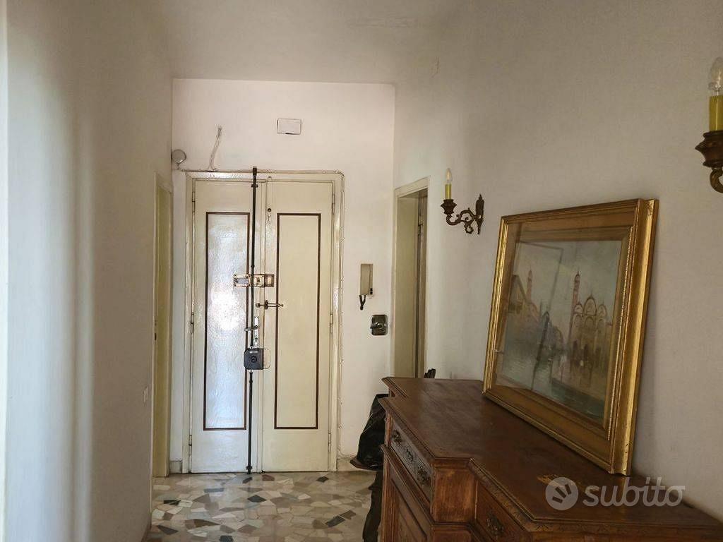 Appartamento di 153 m² con 3 locali e box auto a F - Altro