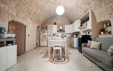 Casa singola angolare di 4 vani con terrazzo e can