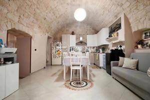 Casa singola angolare di 4 vani con terrazzo e can