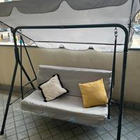 Dondolo in acciaio grigio