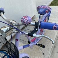 bicicletta con fantasia floreale