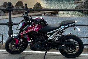 KTM Duke 390 con centralina aggiuntiva