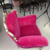 Poltrona stile Luigi XV in velluto fucsia
