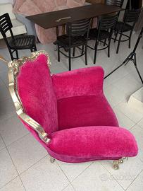 Poltrona stile Luigi XV in velluto fucsia