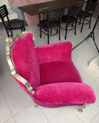Poltrona stile Luigi XV in velluto fucsia