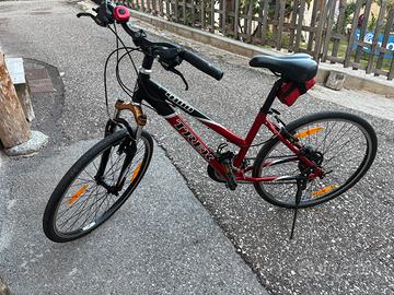 Bici Trek rossa e nera